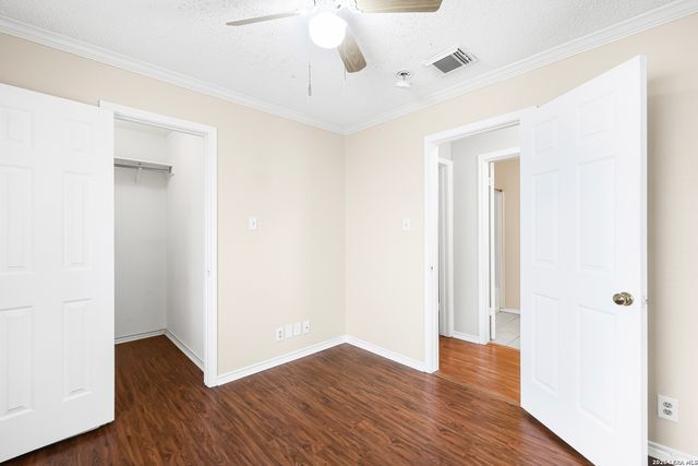 8626 Park Olympia, Universal City, TX 78148