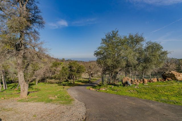 4402 Jaquima Dr, Angels Camp, CA 95222