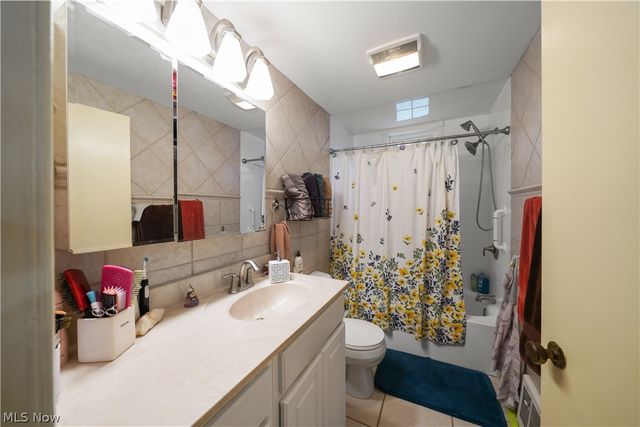 2452 Clara Street, Cuyahoga Falls, OH 44221