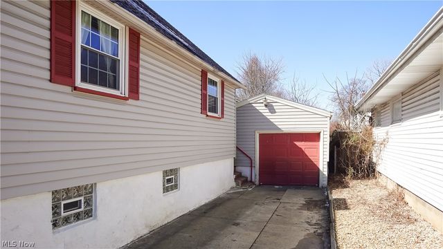 2452 Clara Street, Cuyahoga Falls, OH 44221
