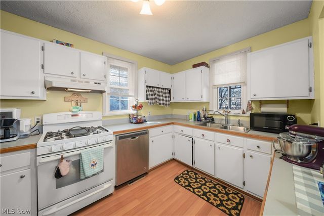 2452 Clara Street, Cuyahoga Falls, OH 44221