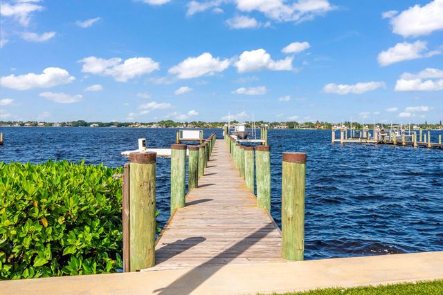 18200 Gardiner Lane, Jupiter, FL 33458