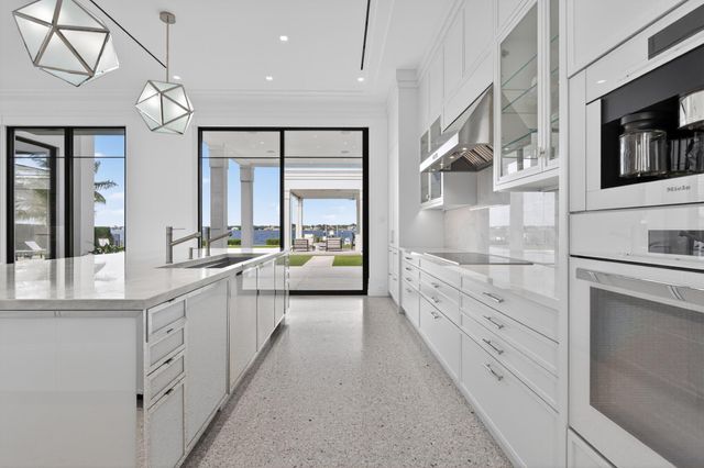 18200 Gardiner Lane, Jupiter, FL 33458