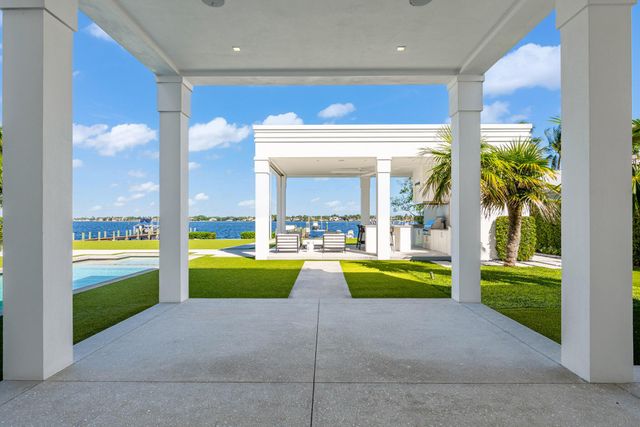 18200 Gardiner Lane, Jupiter, FL 33458