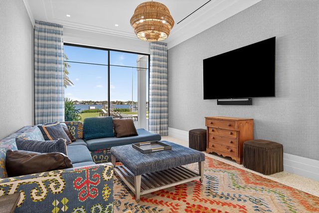 18200 Gardiner Lane, Jupiter, FL 33458