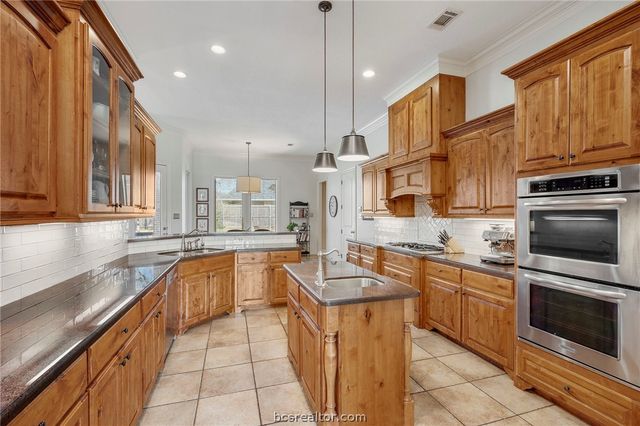 5201 Cascades Drive, College Station, TX 77845