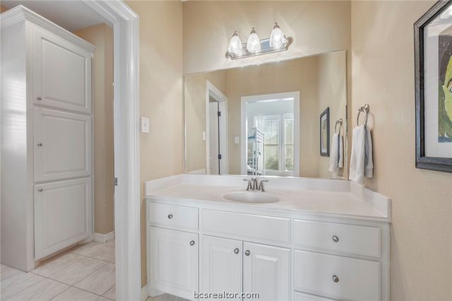 5201 Cascades Drive, College Station, TX 77845