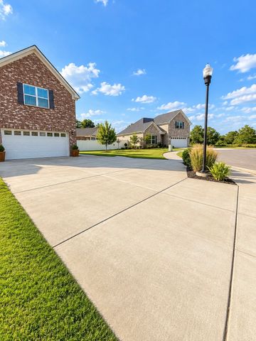 739 Reflections Lane, Pleasant View, TN 37146