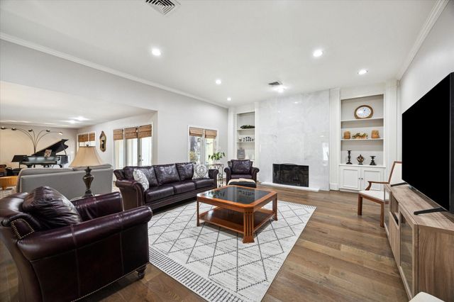 242 Vanderpool Lane, Houston, TX 77024