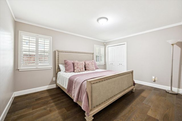 242 Vanderpool Lane, Houston, TX 77024