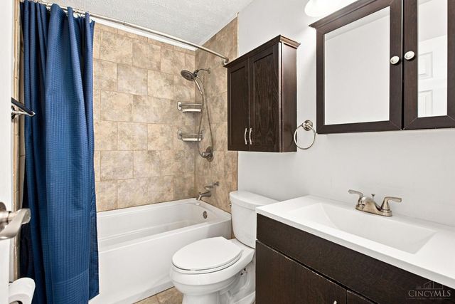 1491 Rolling Knoll Drive, Goshen Twp, OH 45140