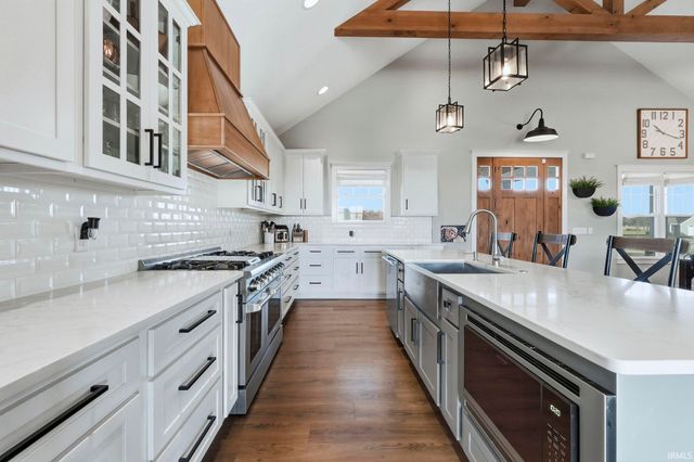 4896 S Round Hill Road, Columbia City, IN 46725