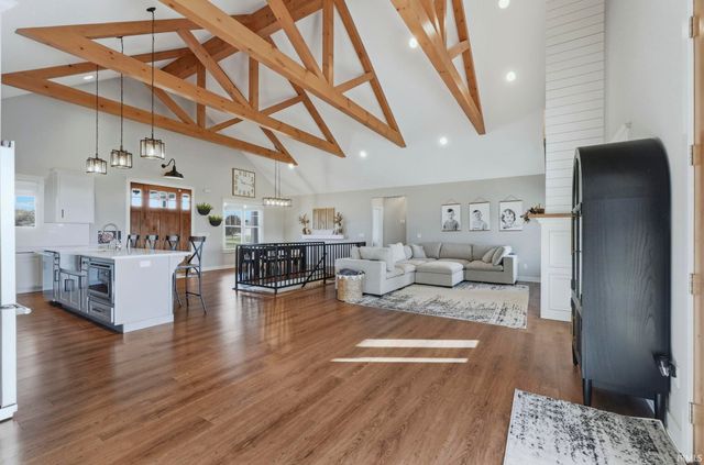 4896 S Round Hill Road, Columbia City, IN 46725