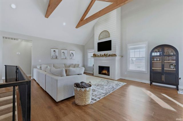 4896 S Round Hill Road, Columbia City, IN 46725