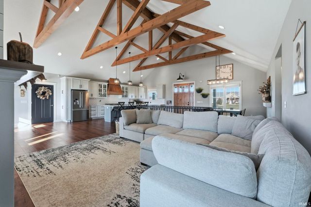 4896 S Round Hill Road, Columbia City, IN 46725