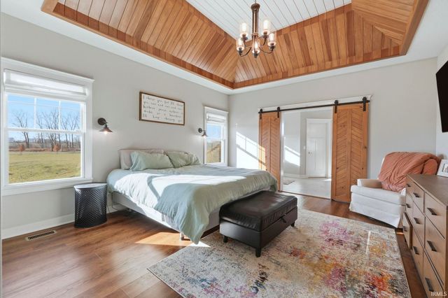 4896 S Round Hill Road, Columbia City, IN 46725