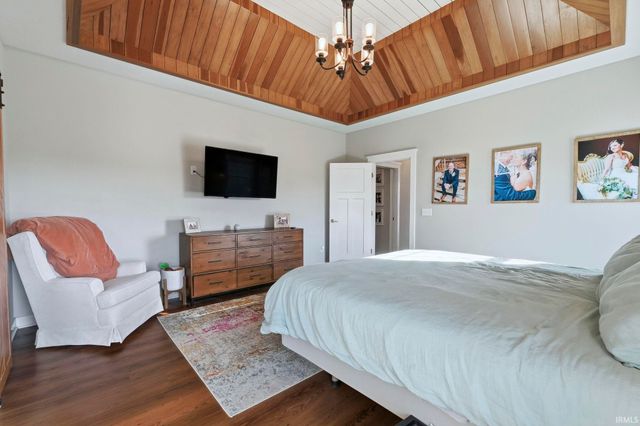 4896 S Round Hill Road, Columbia City, IN 46725