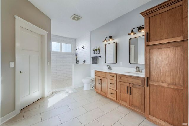 4896 S Round Hill Road, Columbia City, IN 46725