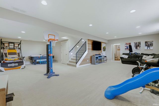 4896 S Round Hill Road, Columbia City, IN 46725