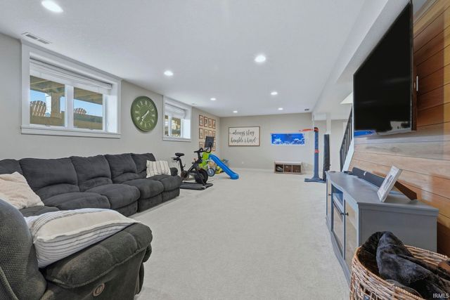 4896 S Round Hill Road, Columbia City, IN 46725