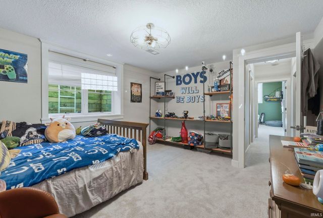 4896 S Round Hill Road, Columbia City, IN 46725