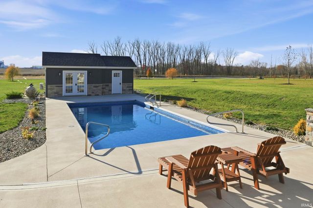 4896 S Round Hill Road, Columbia City, IN 46725