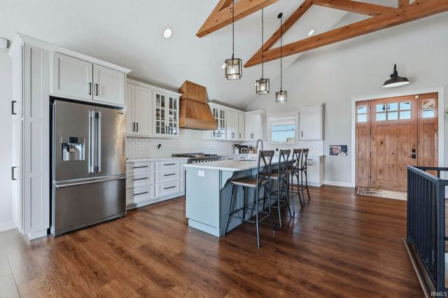 4896 S Round Hill Road, Columbia City, IN 46725