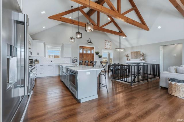 4896 S Round Hill Road, Columbia City, IN 46725