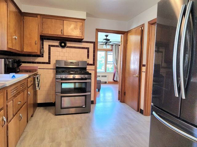 6 Crosby St, Webster, MA 01570