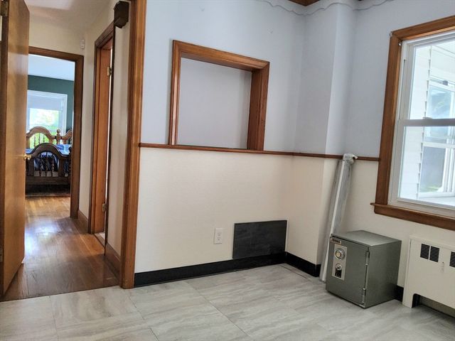 6 Crosby St, Webster, MA 01570