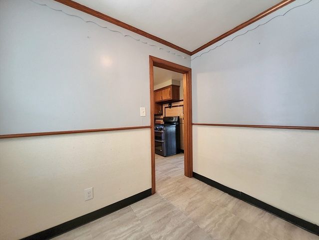 6 Crosby St, Webster, MA 01570