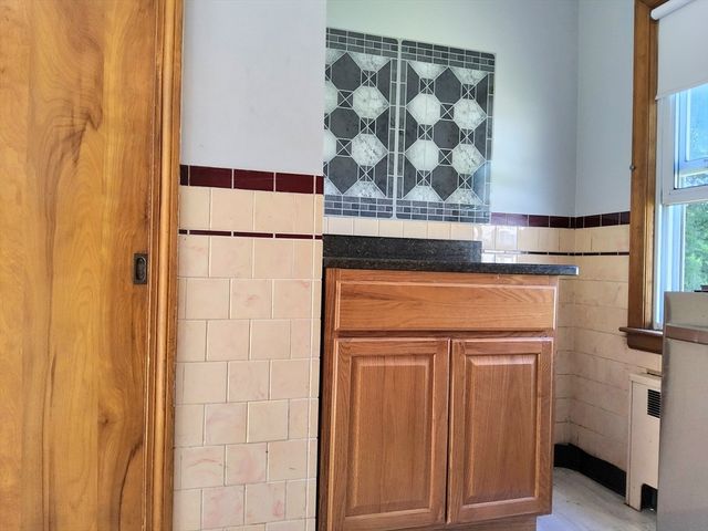 6 Crosby St, Webster, MA 01570