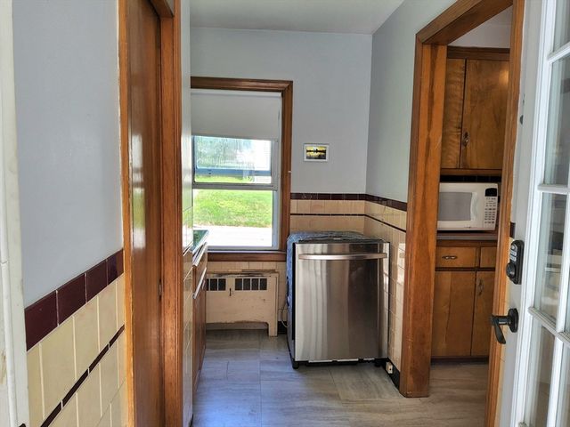 6 Crosby St, Webster, MA 01570