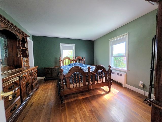 6 Crosby St, Webster, MA 01570