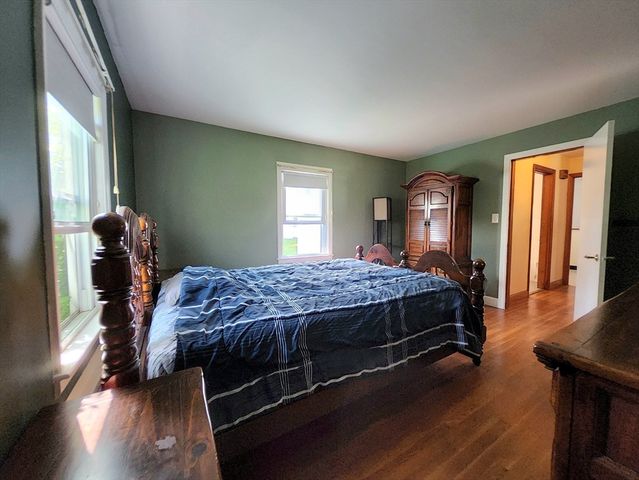 6 Crosby St, Webster, MA 01570