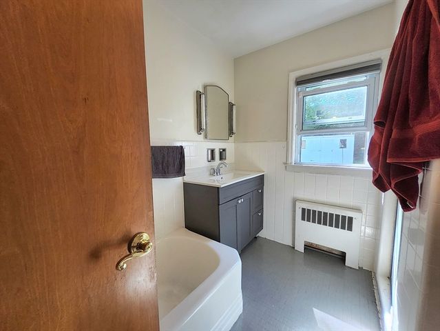 6 Crosby St, Webster, MA 01570