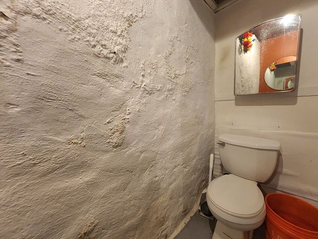6 Crosby St, Webster, MA 01570