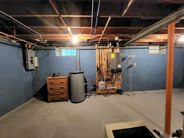 6 Crosby St, Webster, MA 01570