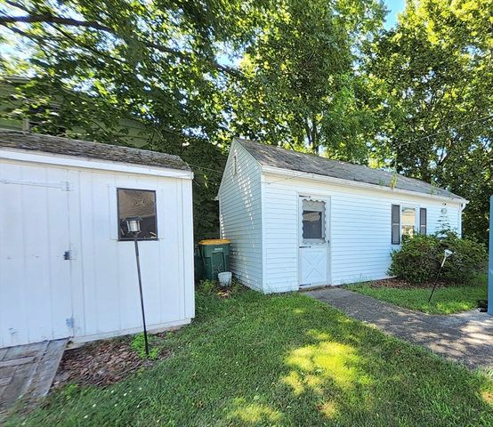 6 Crosby St, Webster, MA 01570