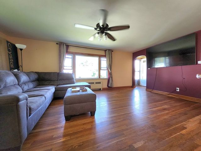 6 Crosby St, Webster, MA 01570