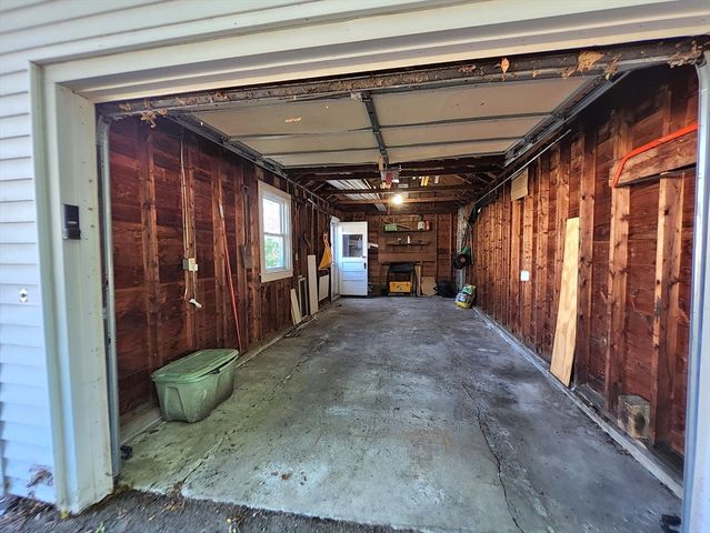 6 Crosby St, Webster, MA 01570