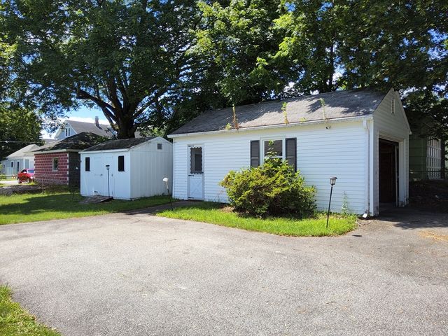 6 Crosby St, Webster, MA 01570