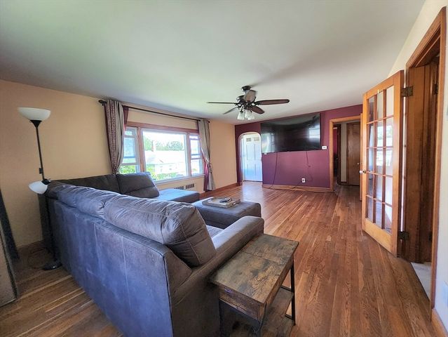 6 Crosby St, Webster, MA 01570
