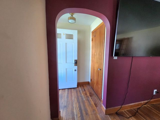 6 Crosby St, Webster, MA 01570