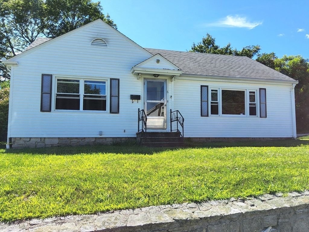 6 Crosby St, Webster, MA 01570