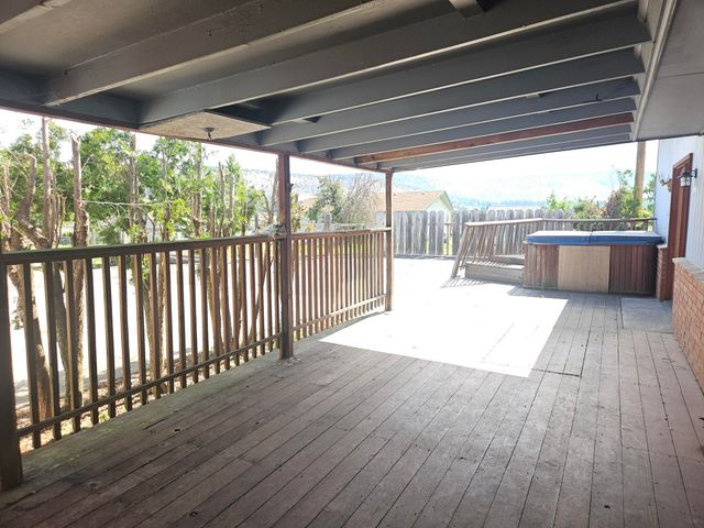 7649 Booth Road, Klamath Falls, OR 97603