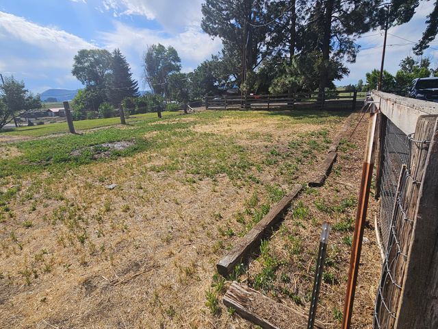 7649 Booth Road, Klamath Falls, OR 97603