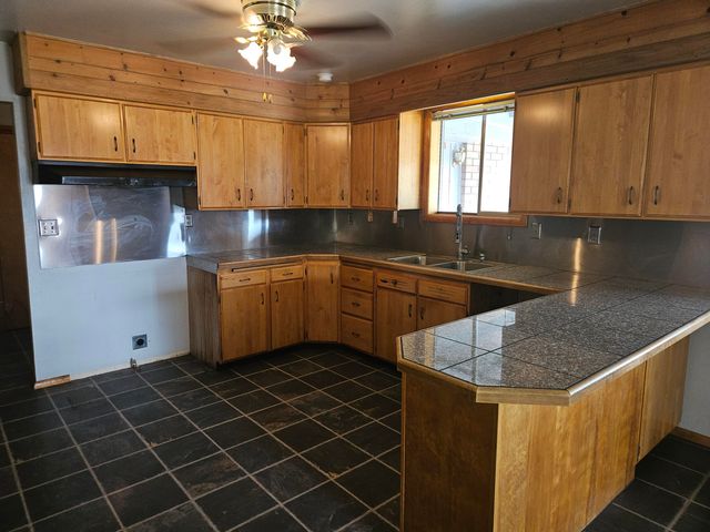 7649 Booth Road, Klamath Falls, OR 97603