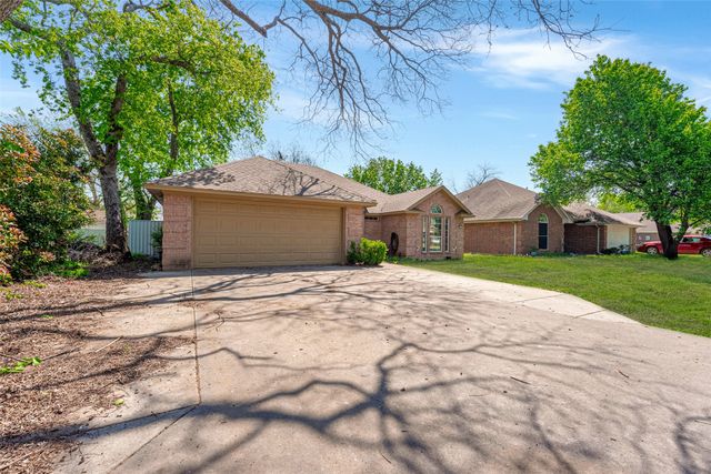 604 N Cherry Street, Aubrey, TX 76227