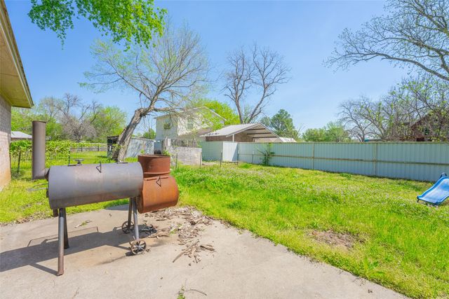 604 N Cherry Street, Aubrey, TX 76227